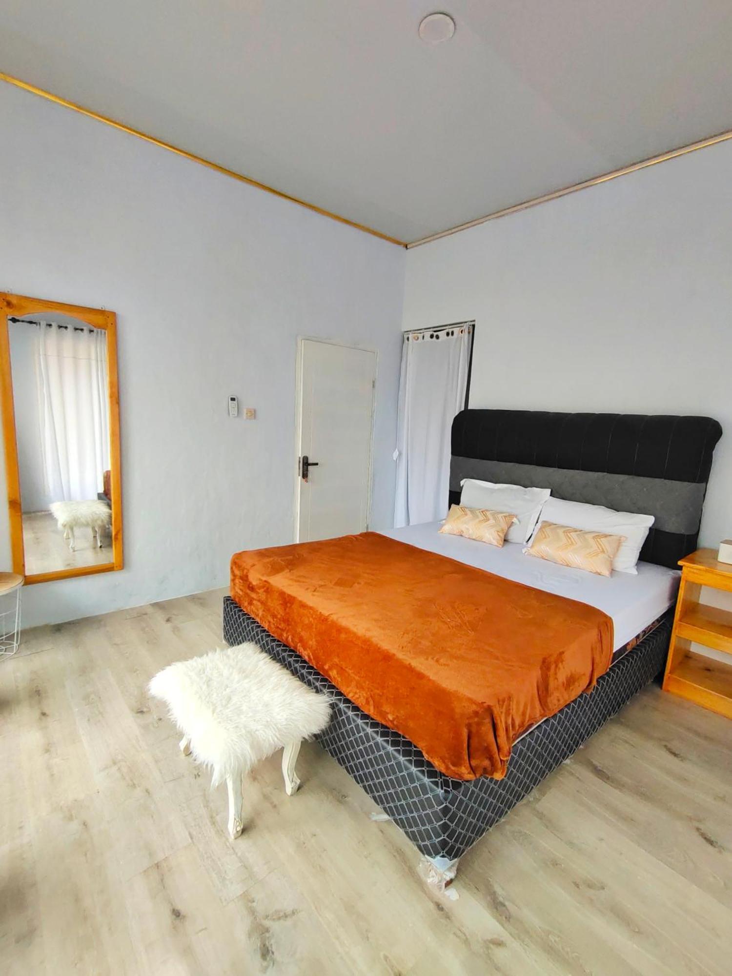 Stella Villa Ngurbloat Exteriör bild